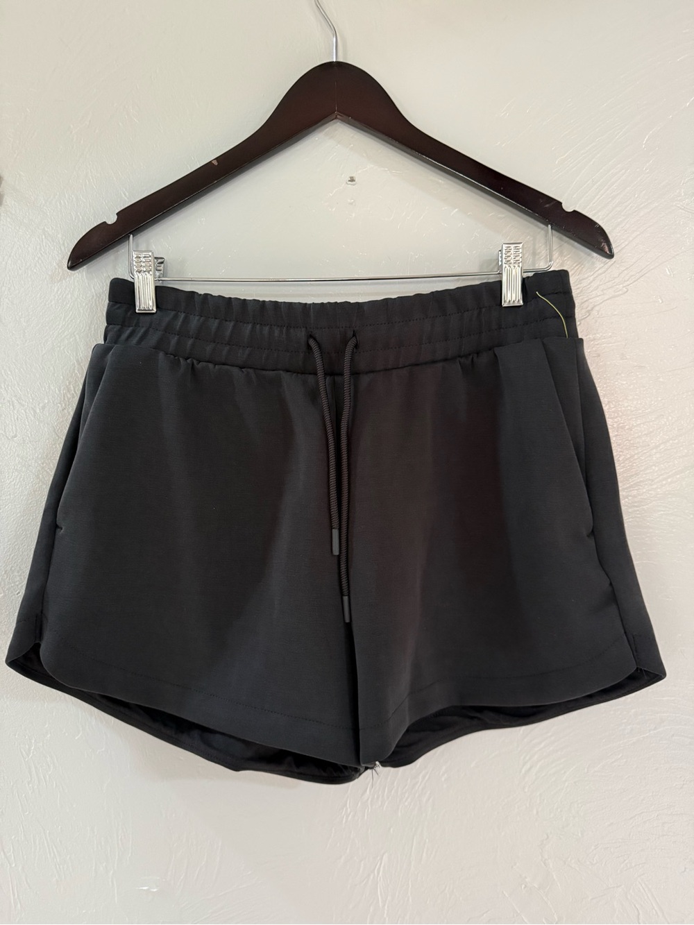All In Motion Airy Sleek Shorts – Women’s Medium – NWT
